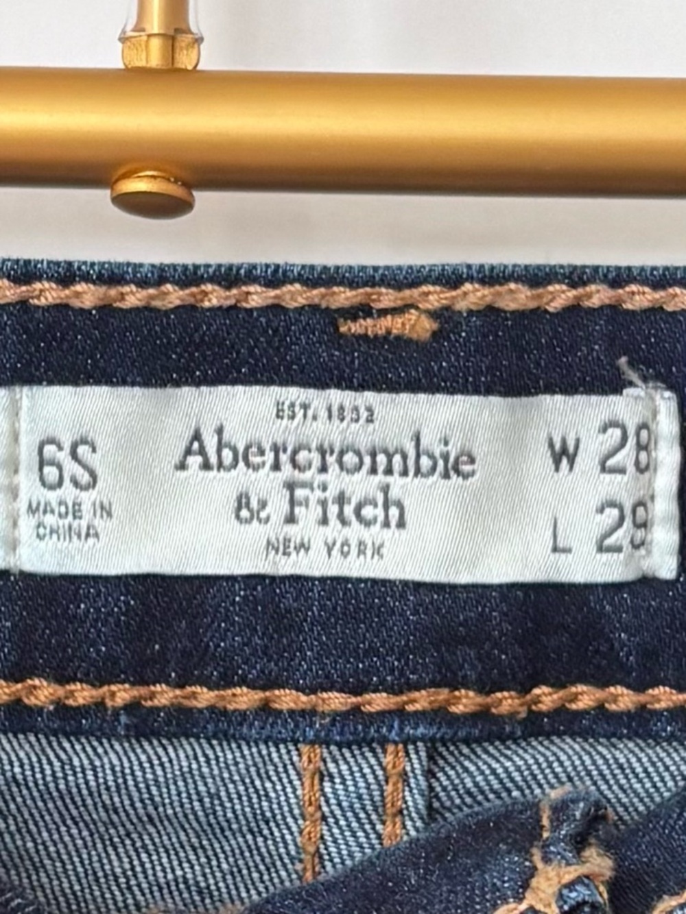 Abercrombie & Fitch| Mid-Rise Straight Leg Cuffed Dark Blue Denim Jeans Sz 28/29 - Picture 4 of 4